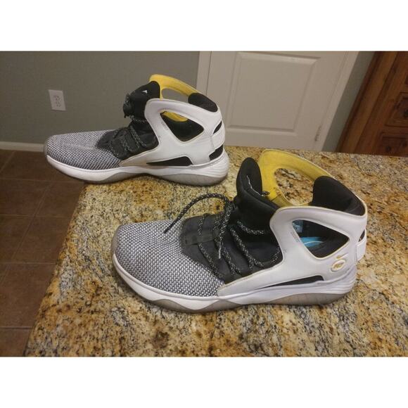 Nice Nike Air Flight Huarache ULTRA N7 Size 9.5 White Black Yellow 880855-117 - Picture 1 of 12